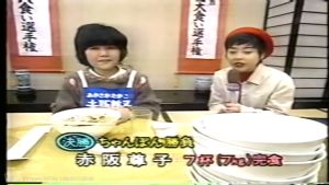 ▲赤阪尊子（左）初登場就能吃下7公斤拉麵，順利奪下冠軍。（圖 / 翻攝於網路）