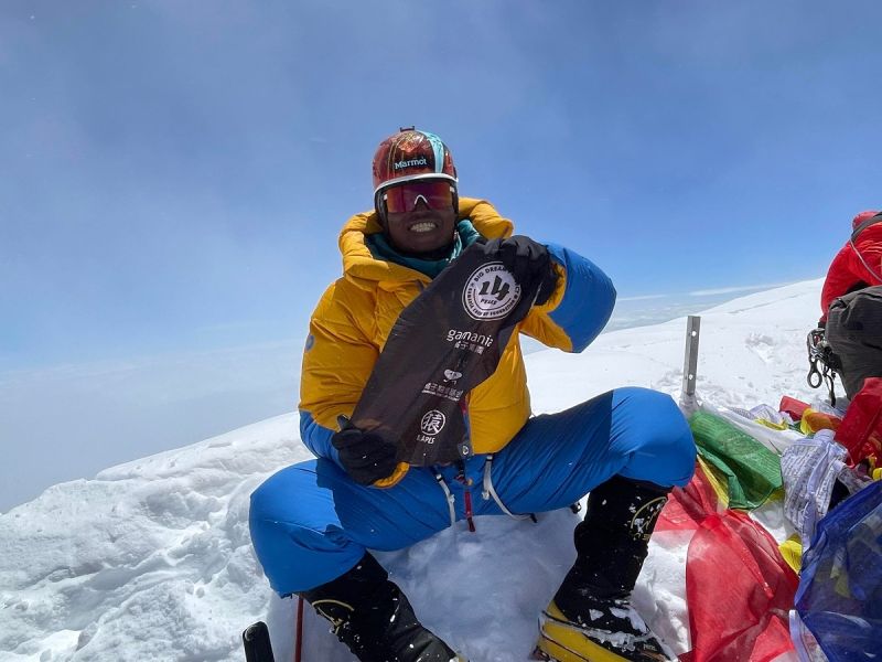 ▲台灣登山家呂忠翰在成功登頂世界第二高、海拔8,611公尺的喬戈里峰（又稱「K2」）。（圖／橘子關懷基金會提供）