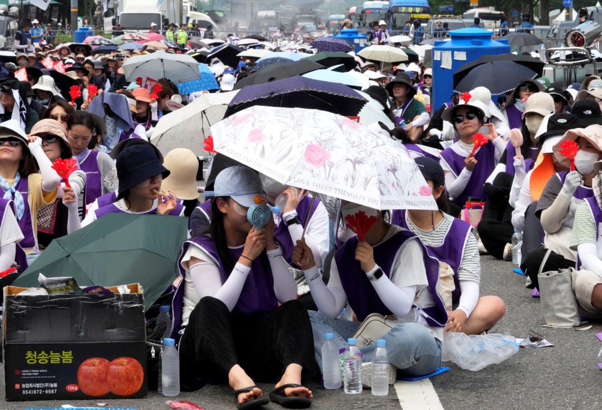 ▲韓國今年酷暑來得猛烈，週末連續兩天最高氣溫飆破攝氏35度。資料照。（圖／美聯社／達志影像）