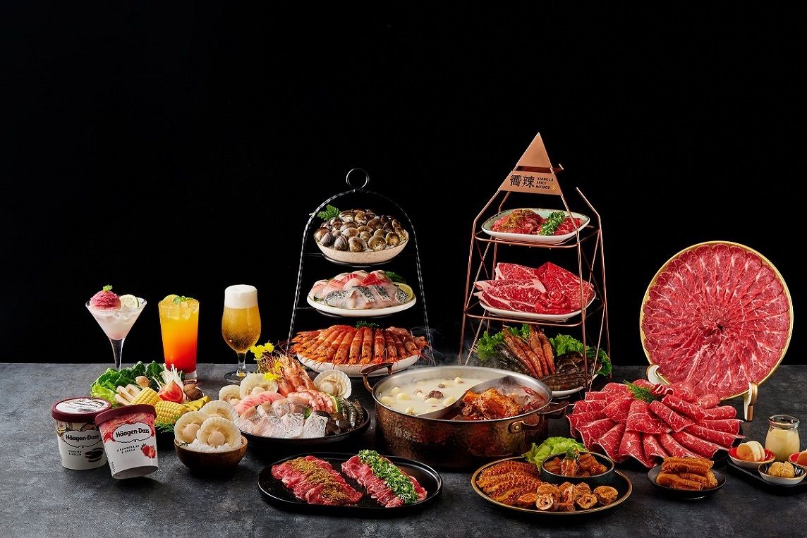 ▲9月平日指定時段，至「嚮辣 和牛麻辣鍋」消費不限套餐，出示學生證即享單人開鍋88折。（圖／王品集團提供）