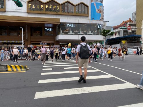 ▲台北哪個捷運站出沒的正妹最多?網友一致公認是捷運中山站,經常會遇到日本正妹,「連空氣都是香的」。(圖/記者徐銘穗攝) ▲台北哪個捷運站出沒的正妹最多?網友一致公認是捷運中山站,經常會遇到日本正妹,「連空氣都是香的」。(圖/記者徐銘穗攝)