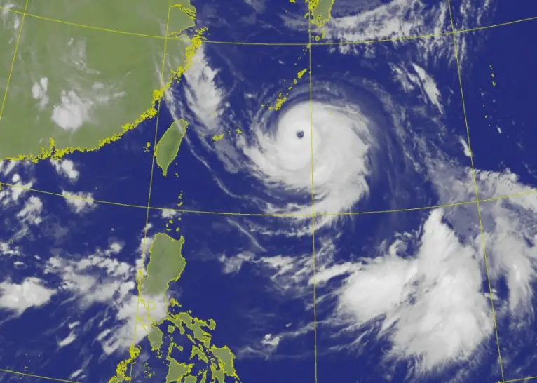 ▲受到卡努颱風外圍環流影響，北台灣今（1）日開始將轉為陣雨的天氣型態。（圖／翻攝中央氣象局官網）