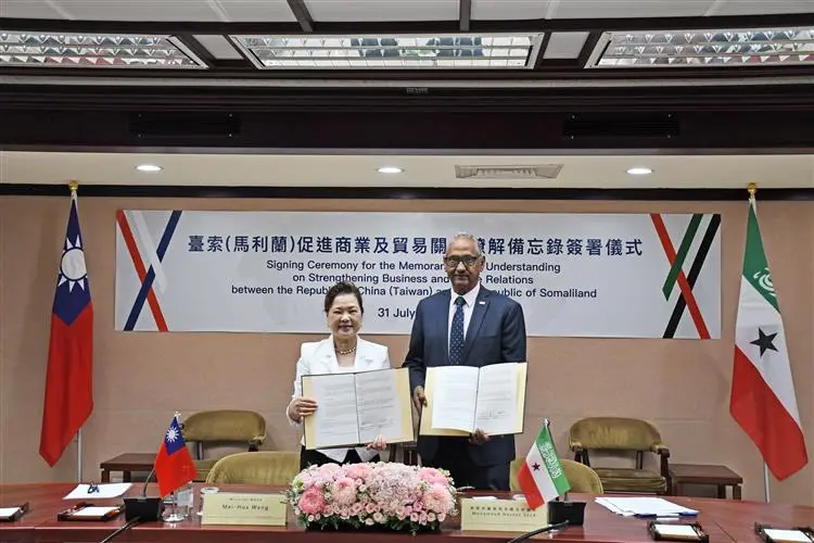 ▲經濟部長王美花與台灣的東非盟友索馬利蘭共同簽署「台索促進商業及貿易關係瞭解備忘錄」。（圖／經濟部提供）