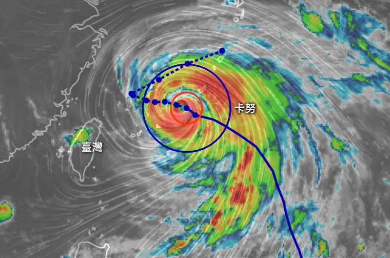▲卡努颱風的速度正在減緩，北轉的位置偏西也更接近台灣，週四至週五，北台灣沿海的風力可能達到放颱風假標準。（圖／翻攝NCDR）