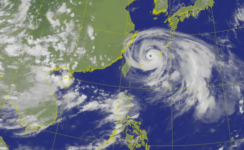 ▲卡努颱風持續朝台灣方向逼近，中央氣象局也在今（2）日下午5時30分發布「陸上警報」，首波陸警範圍涵蓋新北、基隆、宜蘭。（圖／中央氣象局）