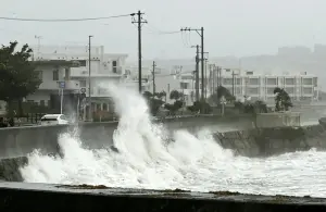 再襲沖繩！卡努颱風「Ｕ轉」後一路向北　料橫越九州後直撲韓國
