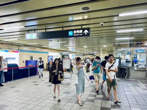 台北捷運站出入口驚見「便民1服務」上線！通勤族嗨翻：等好久了
