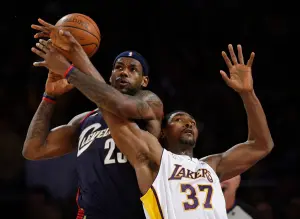 NBA／能和詹皇在身體強度上抗衡？Artest否認：他對我取得了成功
