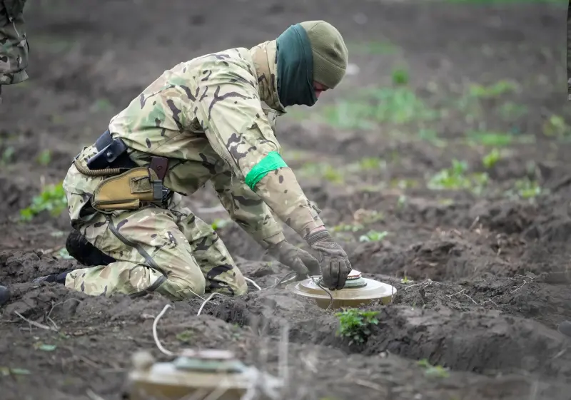 ▲烏克蘭軍隊近日反攻進度放緩，清理大量地雷是原因之一。資料照。（圖／美聯社／達志影像）