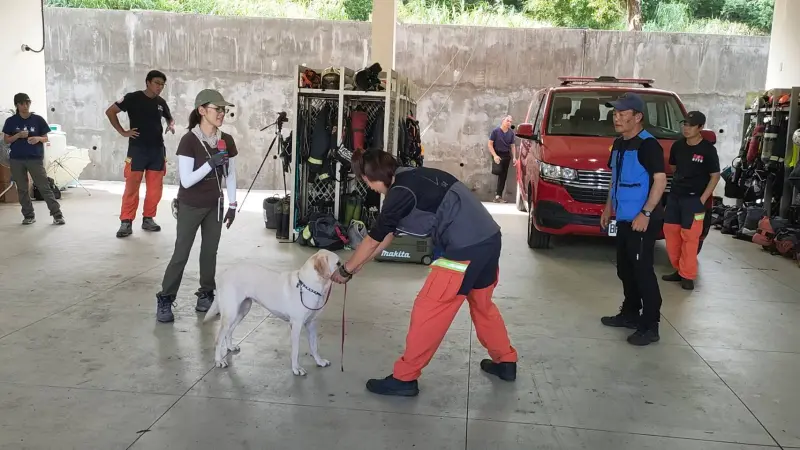 ▲新北消防局與日本救助犬組織簽署MOU，於基地進行馴養技術交流及訓練。（圖 ／新北市政府消防局提供）