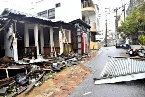 颱風卡努以無前例路徑再襲沖繩　恐北轉登陸九州
