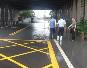 ▲中市大甲區及外埔區部分路段，因豪雨宣洩不及傳出淹水災情(圖／蔡其昌服務處提供2023.8.5)