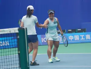 世大運／讚啦！吳芳嫺、梁恩碩網球女雙奪金　戲劇性逆轉擊敗中國

