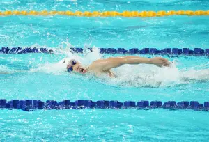 世大運／「學霸」泳將黃渼茜女子50自又破全國紀錄　漂亮闖進決賽
