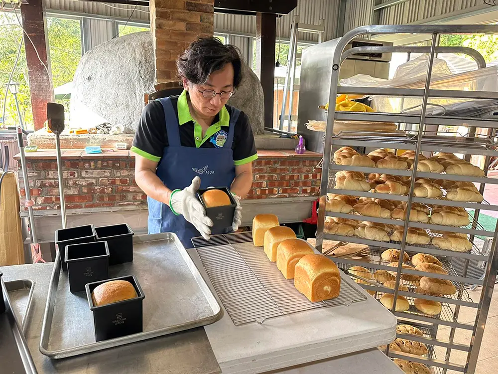 ▲賴建良參加南分署職訓成功轉型，研發出窯烤米麵包、窯烤土司成功創造市場差異化（圖／雲嘉南分署提供）