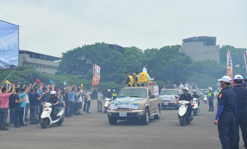▲國安局特勤中心「安維八號」聯合實兵演練乘車掃街。(圖/國安局提供)