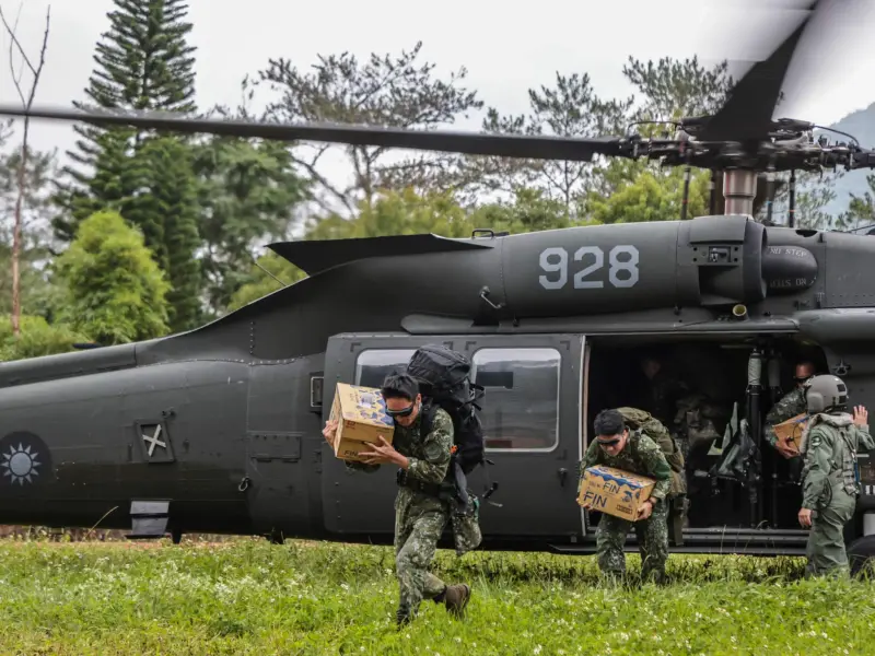 ▲總統蔡英文在臉書秀出國軍災區運補物資的照片。（圖／翻攝蔡英文臉書，2023.08.09）