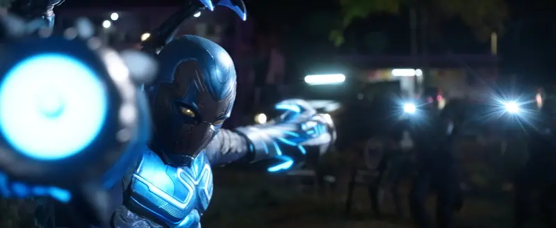 ▲DC全新英雄《藍甲蟲》擁「3大超能力」，靠想像力就能解鎖新技能。（圖／華納兄弟）