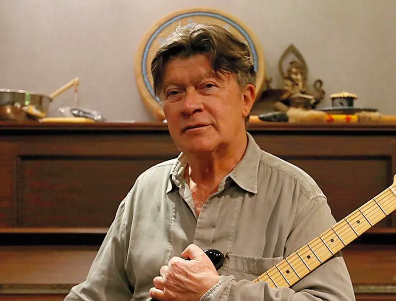 ▲「The Band」的吉他手羅比羅伯森病逝，享壽80歲，他抗癌1年仍不敵病魔。（圖／翻攝羅比羅伯森IG）