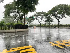 5縣市豪大雨警報　高雄、台南13區淹水一級警戒
