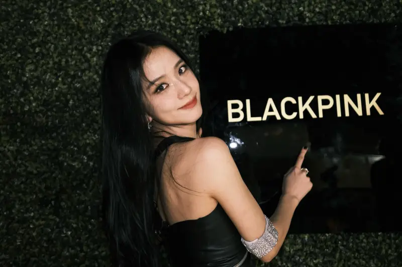 ▲▼Jisoo（上）跟安普賢聚少離多分手。（圖／Jisoo、安普賢IG）
