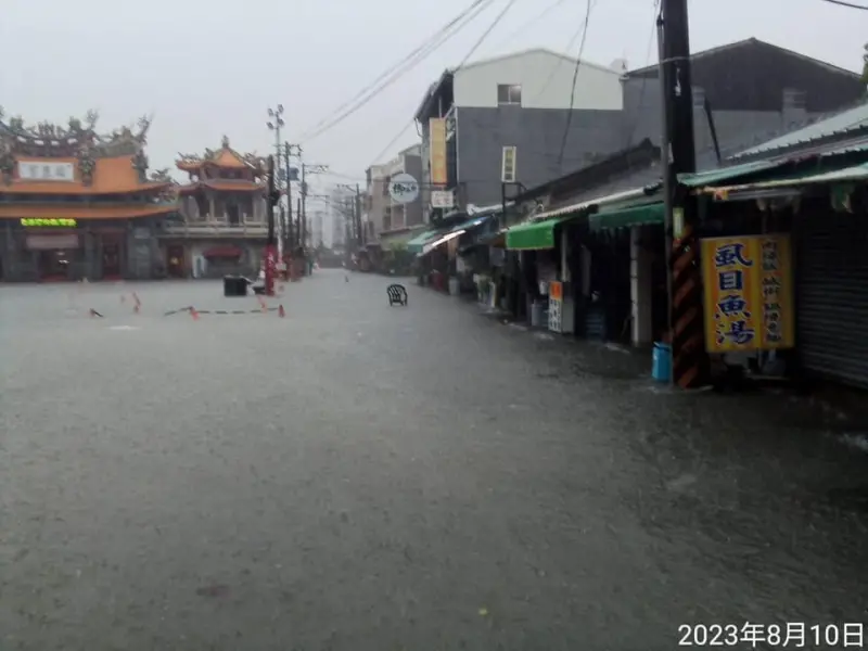 ▲台南安南區傳出嚴重淹水災情。圖為朝皇宮。（圖／翻攝自我住台南安南區臉書專頁）