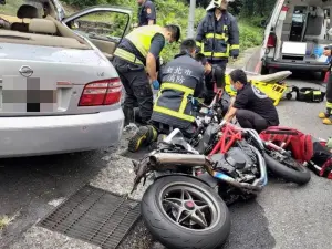 新北金山嚴重車禍！汽車左轉撞重機　釀騎士噴飛卡車窗玻璃身亡

