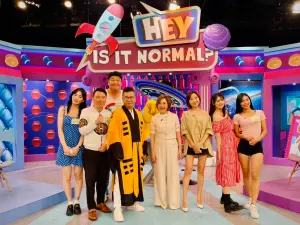 ▲《我就問 你正常嗎?》錄後全體合影,于美人(左起)、沈玉琳、余皓然、哈孝遠、舒子晨、阿喜、小孟老師、Joy。(圖/東森超視提供) ▲《我就問 你正常嗎?》錄後全體合影,于美人(左起)、沈玉琳、余皓然、哈孝遠、舒子晨、阿喜、小孟老師、Joy。(圖/東森超視提供)