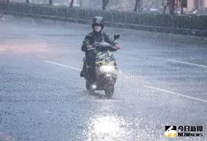 快訊／雨彈夜襲！2縣市急發「大雨特報」　慎防雷擊、強陣風
