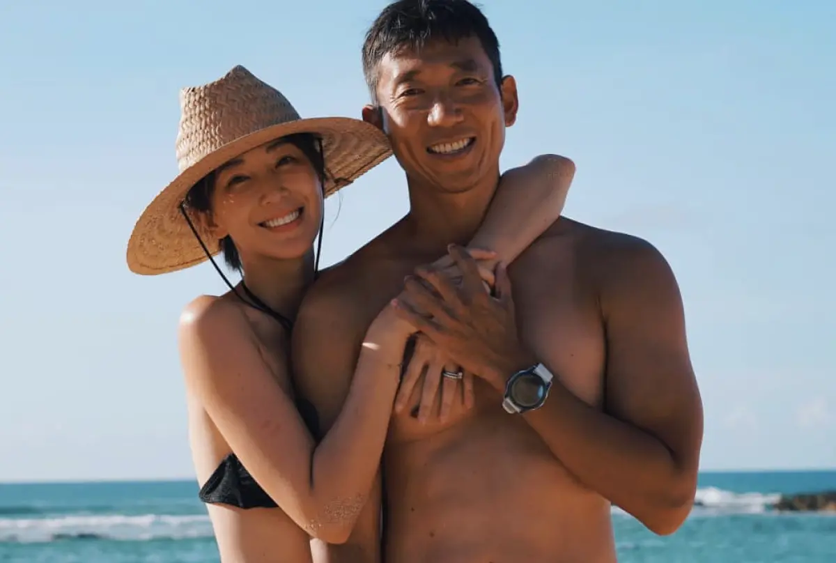 ▲隋棠（左）今日在IG曬出和老公的合照，透露夫妻倆結婚8年，終於迎來第一次3個孩子都上學的一天。（圖／翻攝自隋棠IG）