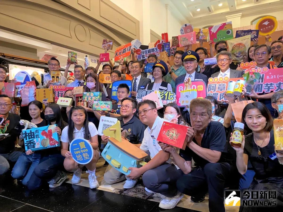 ▲台中市中友百貨與彰化縣府聯手推出體驗彰化─美食伴手禮特展，縣長王惠美親自率領66家名店參與。（圖／記者金武鳳攝，2023.8.10)