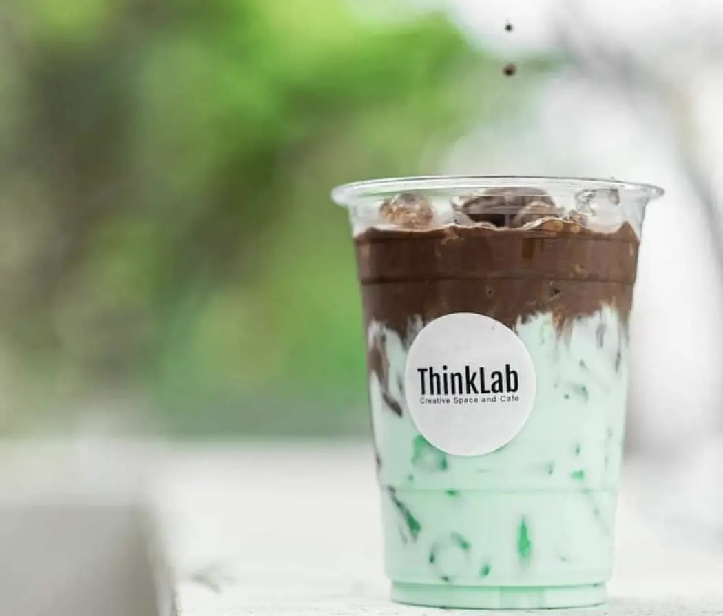 ▲「薄荷巧克力」在泰國被稱為「背叛你朋友的飲料」，背後原因跟泰國政壇有關。（圖／翻攝自臉書）