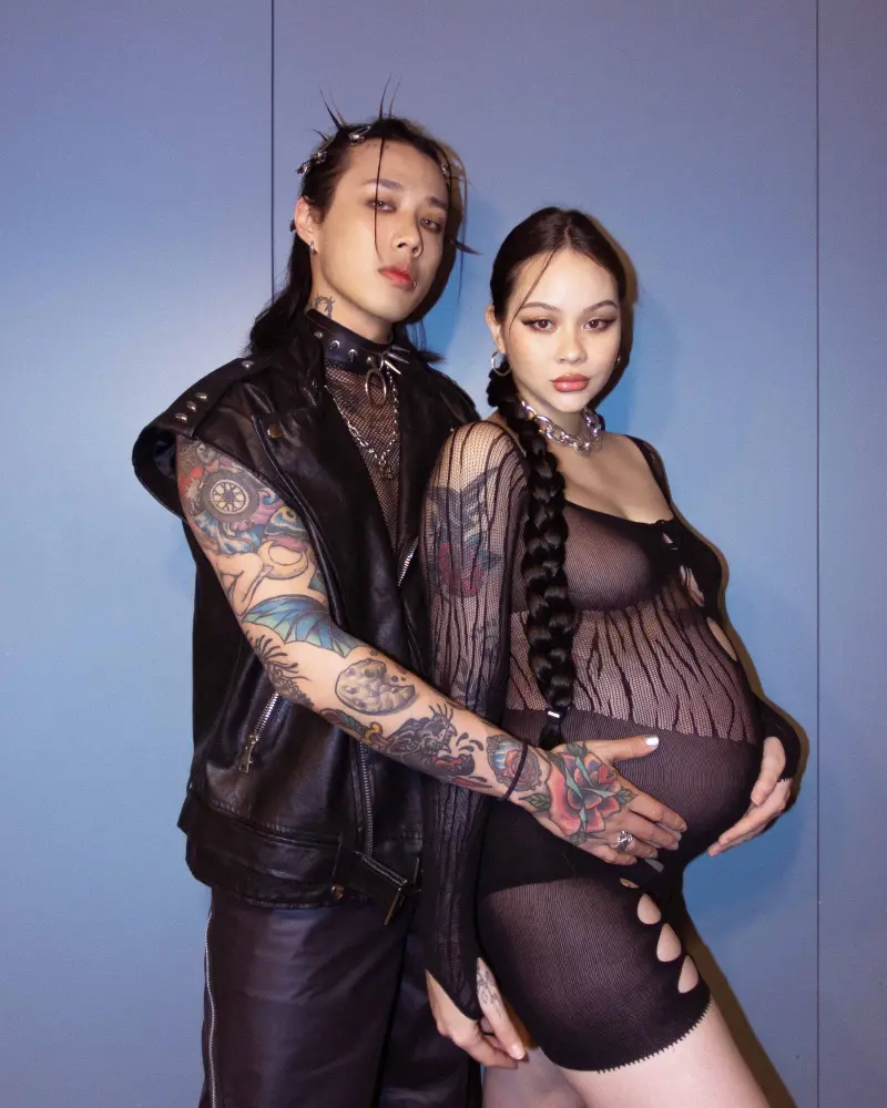 ▲▼安迪兒子Marz23（上圖左、下圖右）與交往8年女友Lea登記結婚。（圖／寬宏藝術☓華納音樂提供、翻攝Marz23 IG）