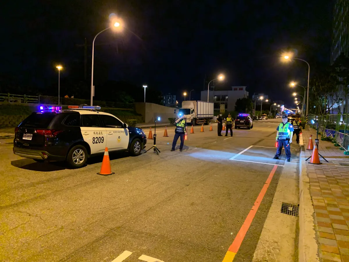 ▲針對易酒駕時段、路段及區域，以「24小時全天候」機動巡守與攔檢，全力降低酒駕肇事機率。(圖／柳榮俊翻攝2023.8.11)