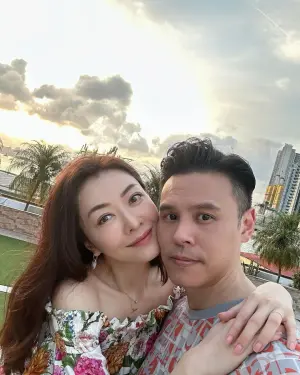 ▲熊黛林(左)甜嫁富豪郭可頌,婚後育有一對雙胞胎女兒。(圖/翻攝自熊黛林Instagram) ▲熊黛林(左)甜嫁富豪郭可頌,婚後育有一對雙胞胎女兒。(圖/翻攝自熊黛林Instagram)