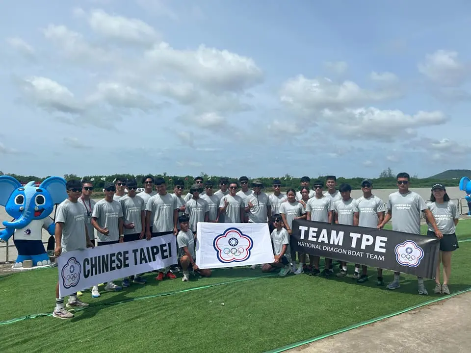 ▲2023年IDBF世界龍舟錦標賽，台灣代表隊勇奪公開男子大型龍舟2000公尺冠軍。（圖／取自Mr.CaNoe Taiwan臉書粉絲團）