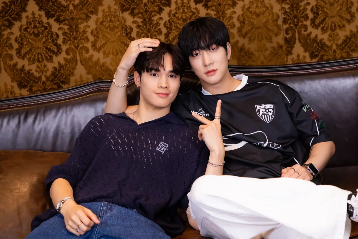 ▲JAY、尹鐘佑（右）因出演《BOYS PLANET》跟陳冠叡成為好友，2人訪問時透露陳冠叡私下暖舉。（圖／ON INN ASIA）