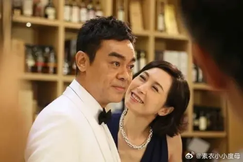 ▲劉青雲（左）與郭藹明（右）從交往到結婚，愛情長跑超過30年。（圖／翻攝自微博＠素衣小小度母）