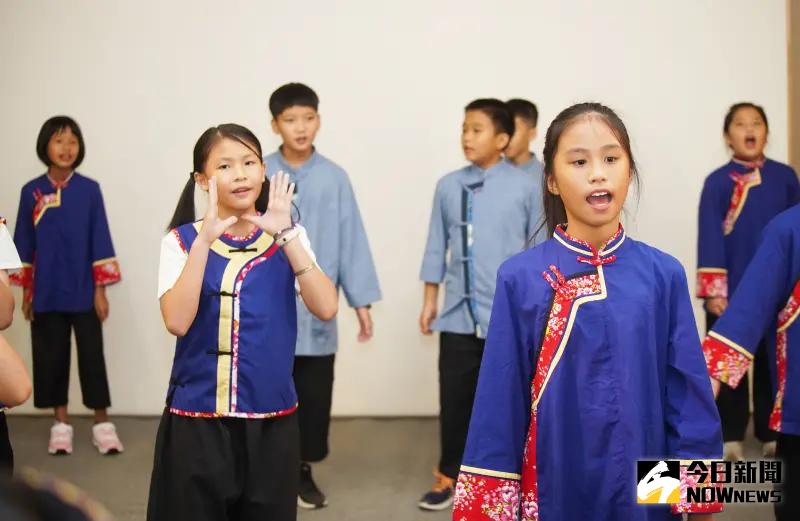 ▲美濃吉東國小小朋友帶來客家合唱表演，象徵原客融合。（圖／記者李春台攝，2023.08.11）