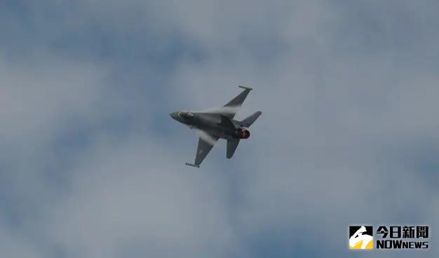 ▲清泉崗基地開放,F-16V戰機單機性能表演。(圖/記者呂炯昌攝)