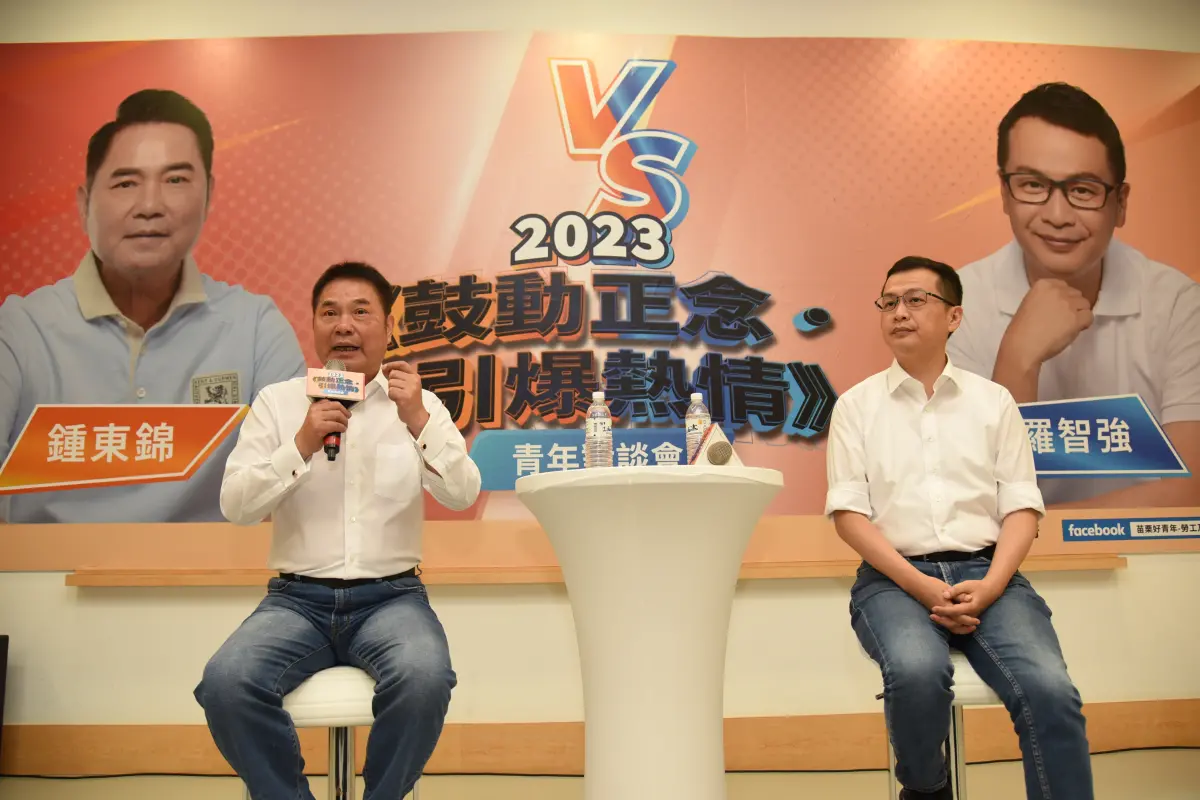 ▲鍾、羅兩人針對青年提出包括曾遭媒體和網路霸凌等辛辣問題，均毫無保留暢談自己的心路歷程，與青年經驗分享。（圖／苗栗縣政府提供）