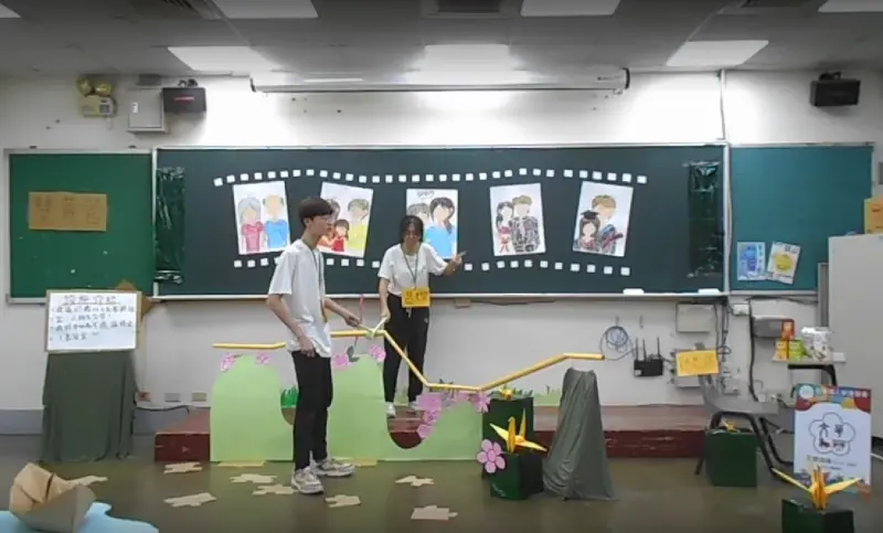 ▲智慧鐵人競賽複賽主軸任務為「長者的運動場」，台中市立文華高中隊伍，針對獨居的老夫妻設計雙人合作的互動遊戲。（圖／教育部提供）