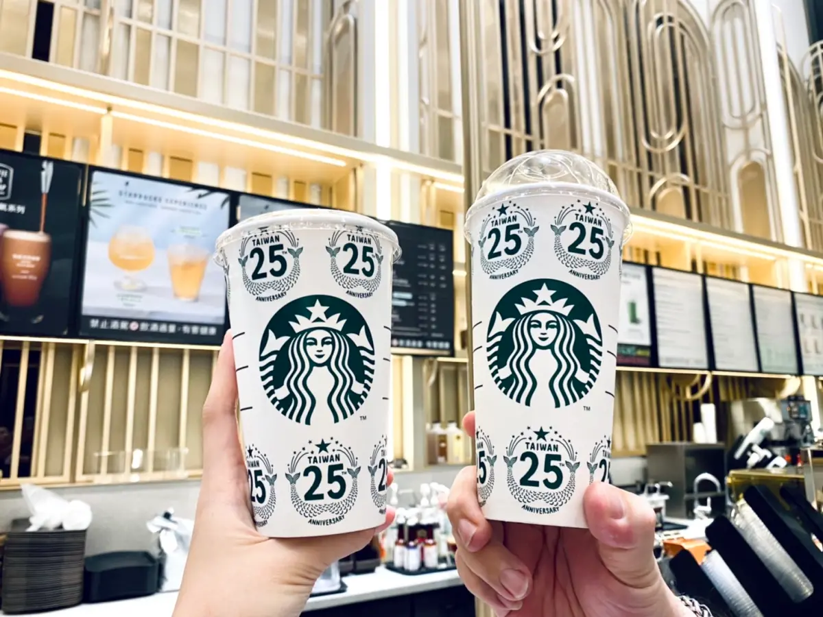 ▲週一上班上課不憂鬱，3大咖啡買一送一！星巴克今起「買一送一」連喝2天，包含2款星冰樂；伯朗咖啡、西雅圖咖啡也有「買一送一」。（圖／記者蕭涵云攝）