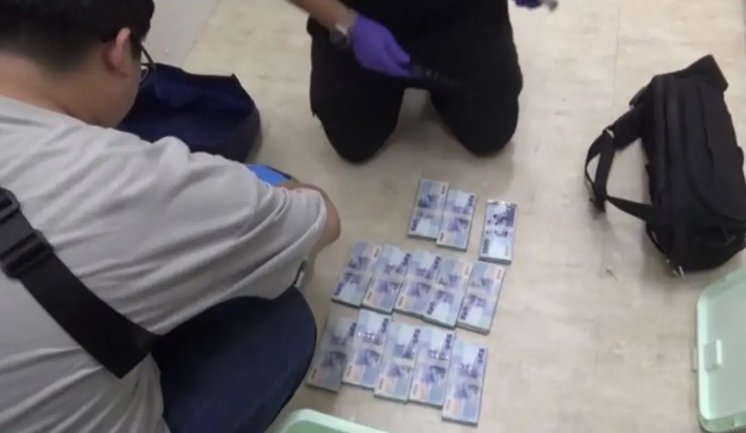 ▲蕭男因擔任社區保全，幫忙保管豪宅鑰匙，發現屋內放有千萬現鈔，遂心起歹念，於凌晨時持鑰匙潛入竊走900萬現鈔。（圖／翻攝畫面）  