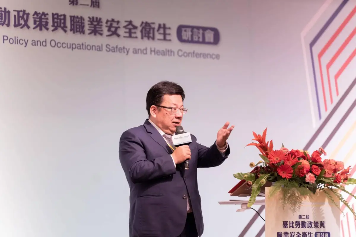 ▲對於昔國會助理稱記帳方式與高虹安相同，勞動部政務次長李俊俋接受電訪時表示，以前立委辦公室絕無公積金制度。（圖／翻攝自李俊俋臉書）