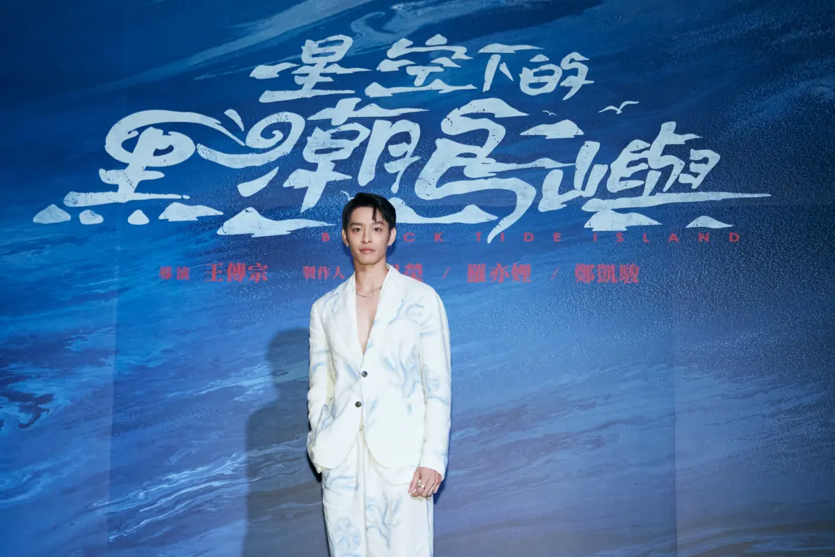 ▲為女友王淨掌鏡過許多完美寫真，曹佑寧攝影著重「把有價值的瞬間拍出來」。（圖／客家電視）