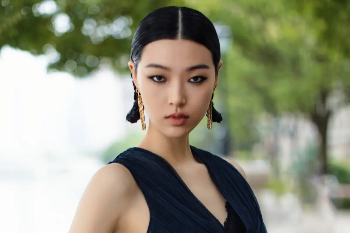 ▲游天翼是張艾嘉的準媳婦，她在19歲時進入TOP50全球超模排行榜。（圖 / 游天翼微博）