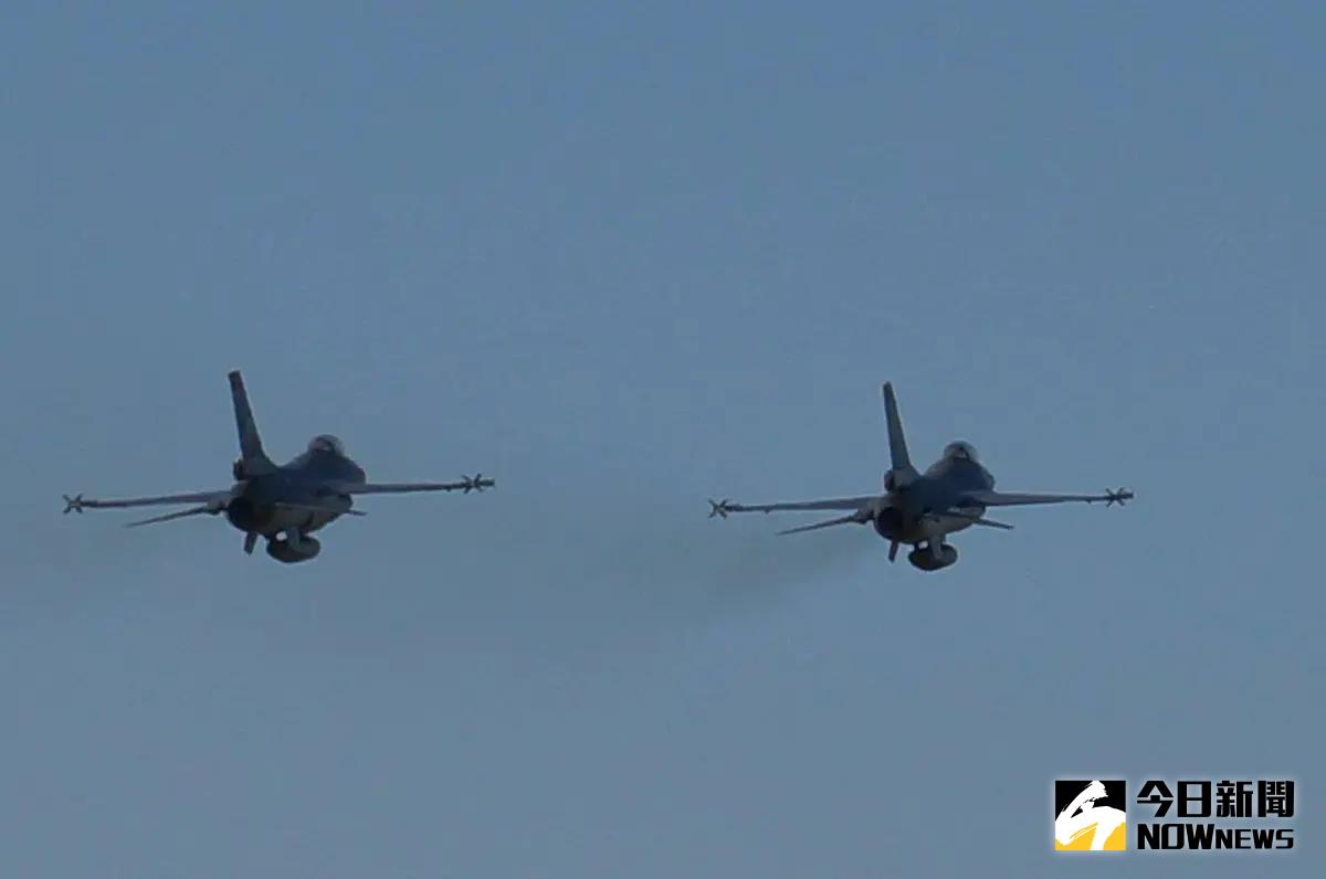 ▲嘉義基地F-16戰機在測考時，傳出炸彈「險炸海巡船」，空軍表示，將究責飛官與督導人員。（資料照／記者呂炯昌攝）