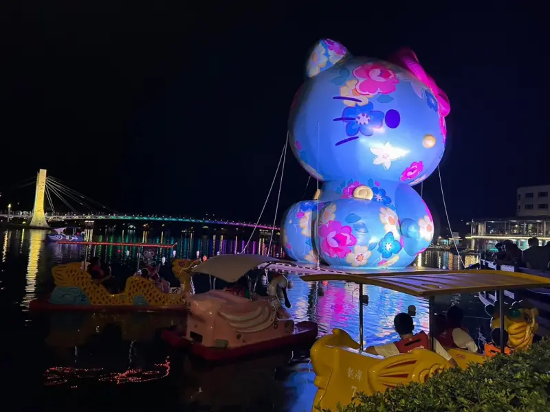 Hello Kitty被陣風扯破　桃園文化局啟動應變機制