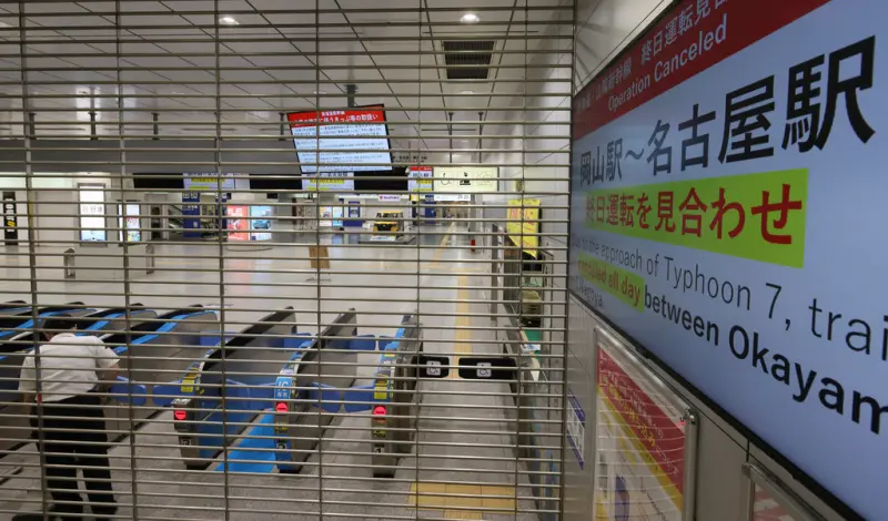 ▲蘭恩颱風今晨在和歌山縣南端登陸,日本JR的東海道新幹線、山陽新幹線宣布週二全天停駛。(圖/達志影像/美聯社)
